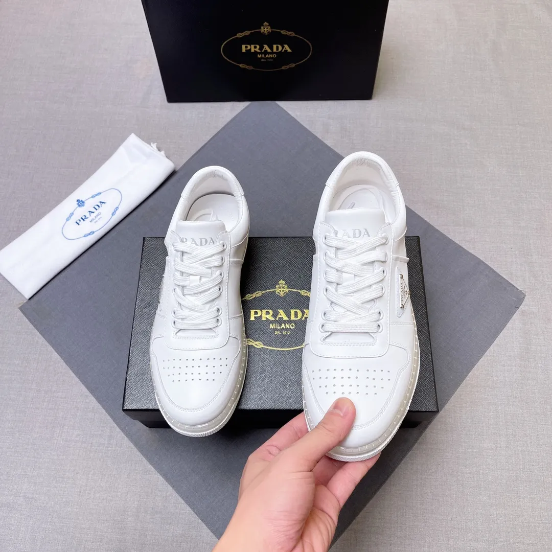 P420 Prada Prada's new men's leather sneakers, the highest version on the market, any comparison is welcome🆚! The original leather has excellent texture and is super high-end! Fetal sheep net lining imported from Italy, removable pad! Luxurious materials and fine workmanship, highly recommended! Code number 38-45 No. 058